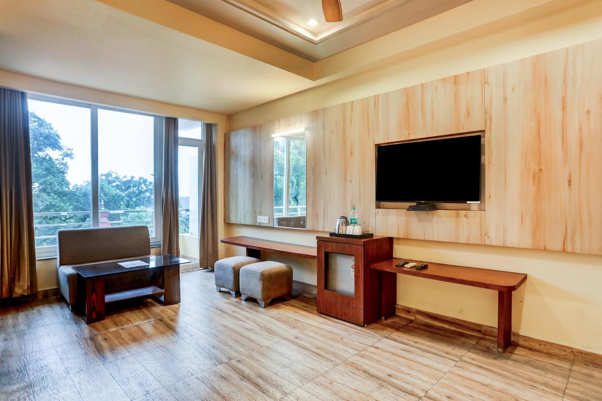 Super Townhouse Oak Pacify Hills Hotel Rājpur Exterior foto