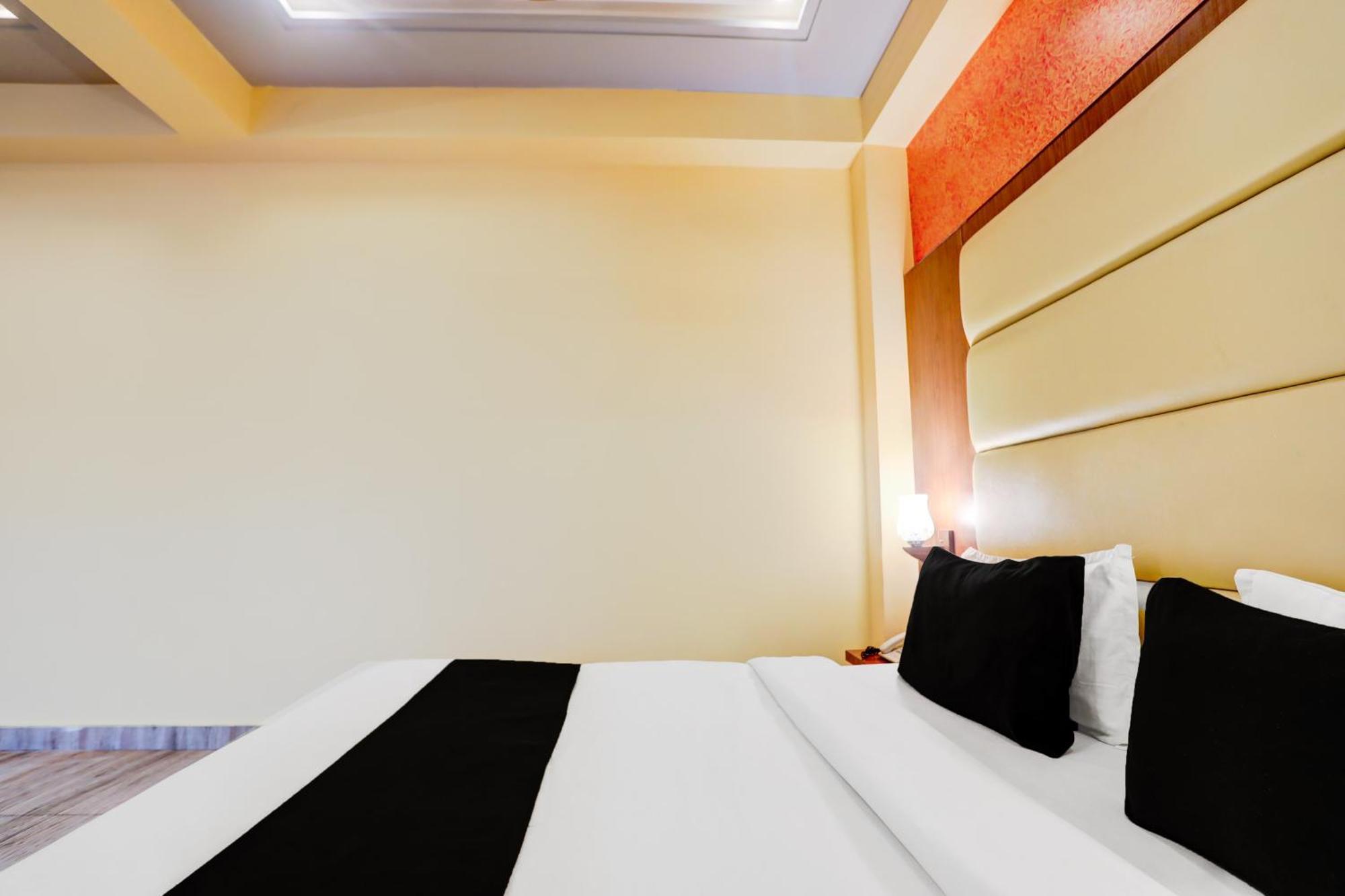 Super Townhouse Oak Pacify Hills Hotel Rājpur Exterior foto